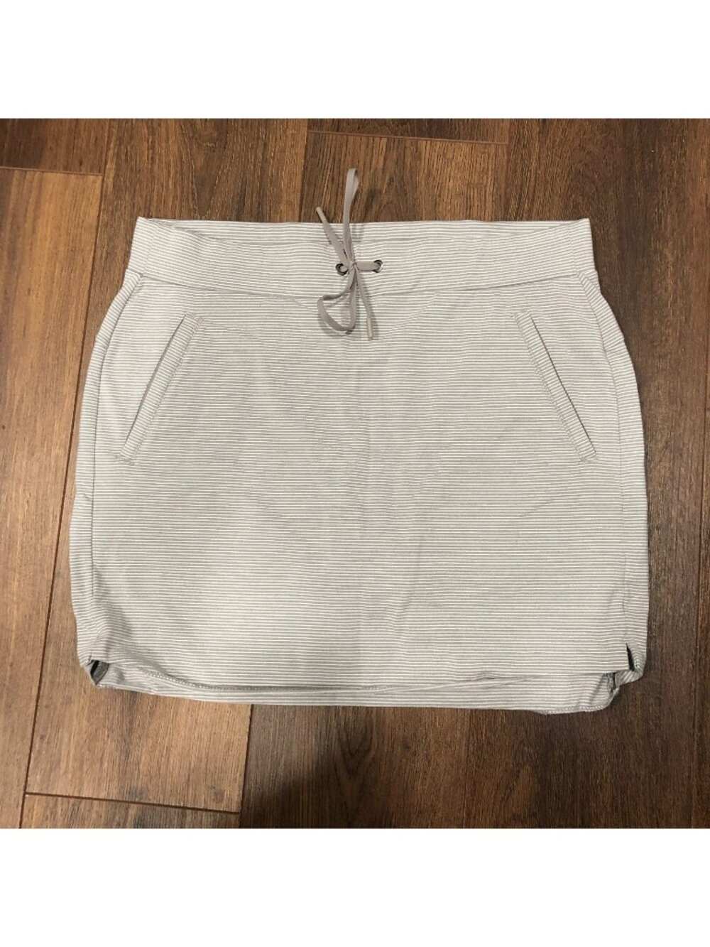 Athleta Modern Metro Midtown Skort Skirt Gray Stripe Pockets Pull On Size M